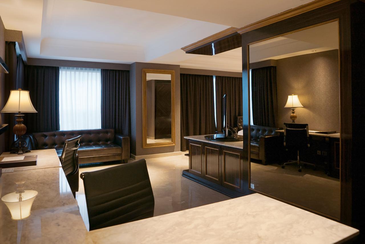 Myko Hotel & Convention Center Макасар Екстериор снимка